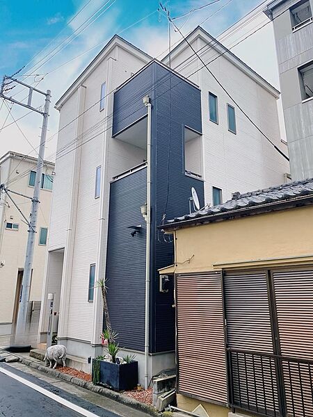「限られた敷地に、ゆとりある暮らしを。3階建てだから叶う広々空間。」