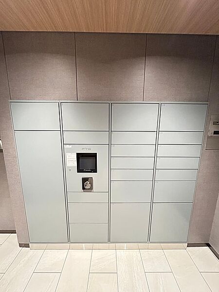 留守時にも安心の収納設備な宅配BOX♪