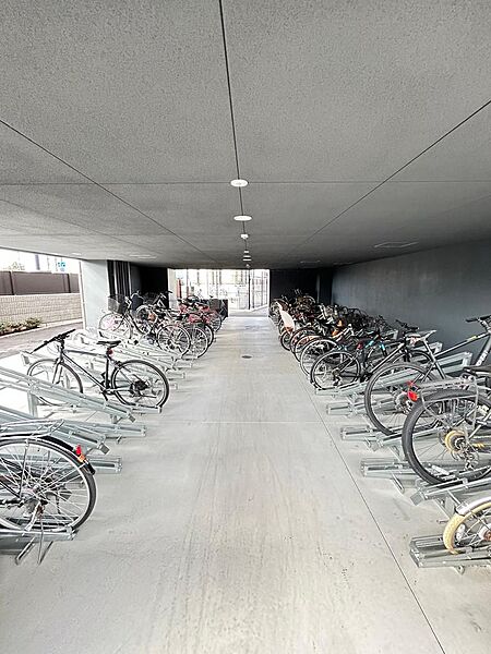 大切な自転車を雨・風から守れる屋根付き自転車置き場♪