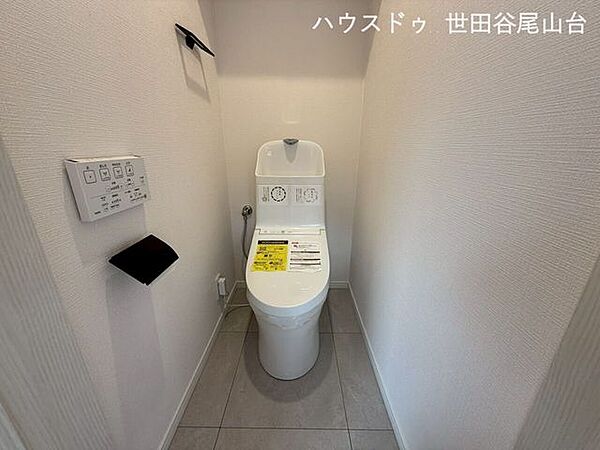 上下階にトイレがあるため、就寝時や来客時にも便利。生活動線に配慮された間取りです。