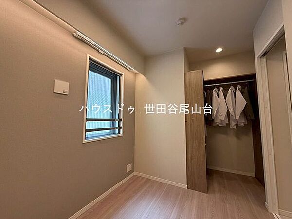 サービスルームは居室感覚で利用可能。書斎や趣味部屋、在宅ワークスペースとしても活躍します。