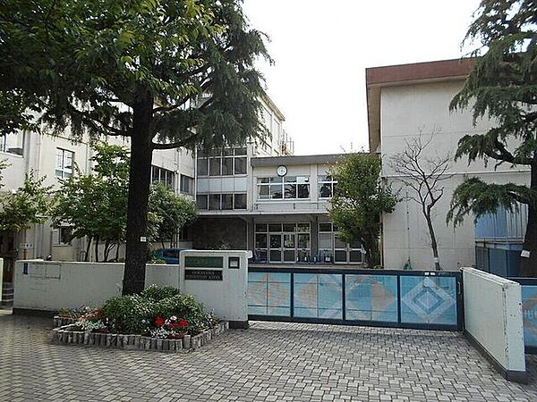 目黒区立大岡山小学校 910m
