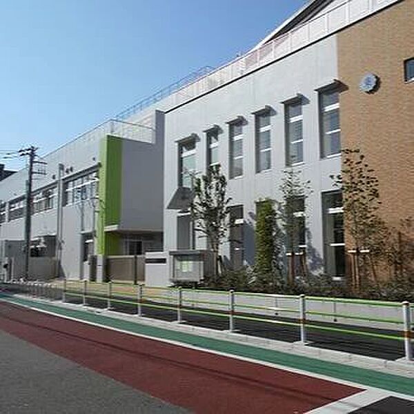 大田区立六郷小学校 740m