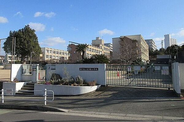 多聞小学校 140m