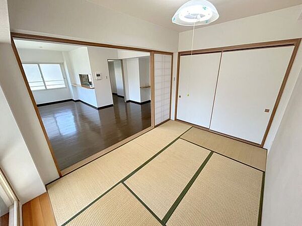 引き戸を開けておくと広々しております。