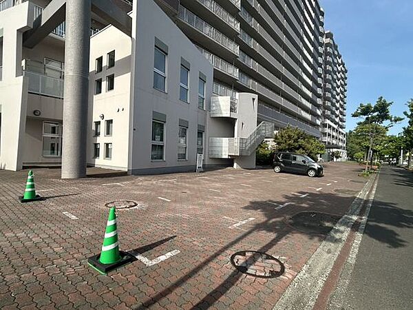 来客用の駐車場がございます。