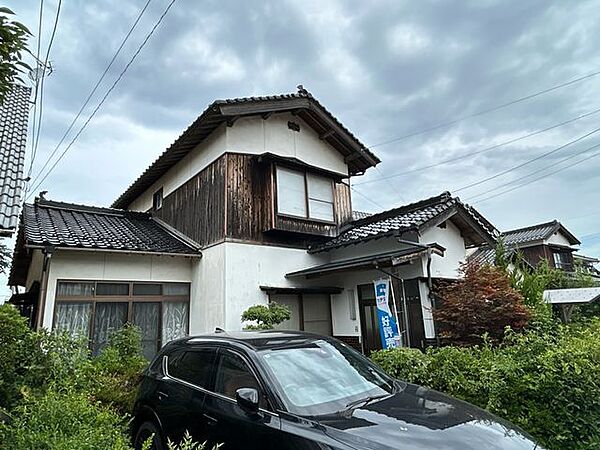 【現在リフォーム中8/9撮影】外観別角度写真です。外壁は塗装予定です。