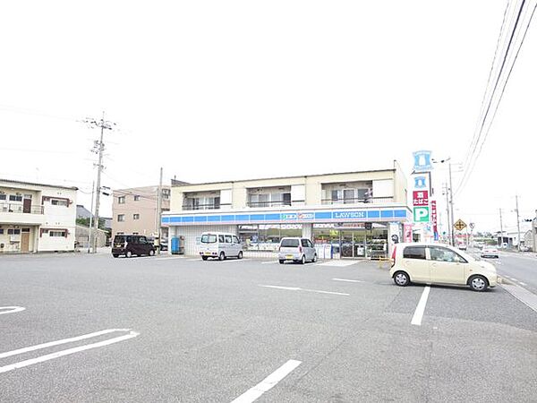 ローソン益田高津店様　徒歩5分。 380m