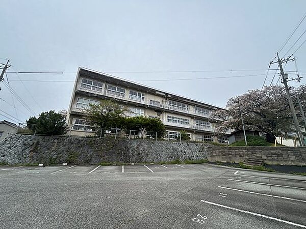 浜田市立石見小学校 徒歩30分。 2350m