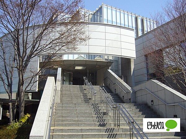 図書館「千葉市稲毛図書館まで1476m」