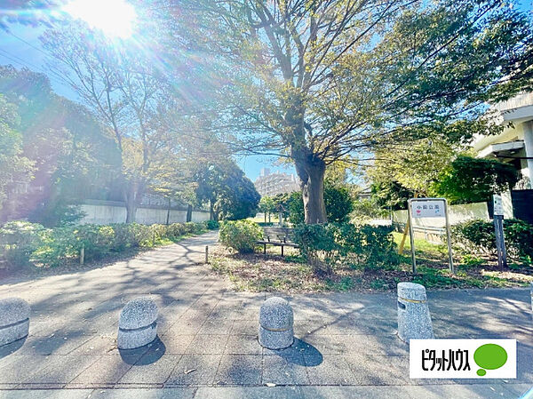 公園「小園公園まで873m」