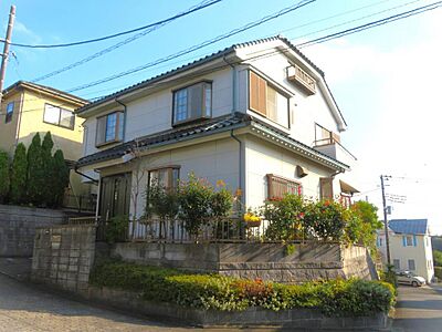 外観：角地につき解放感がございます♪