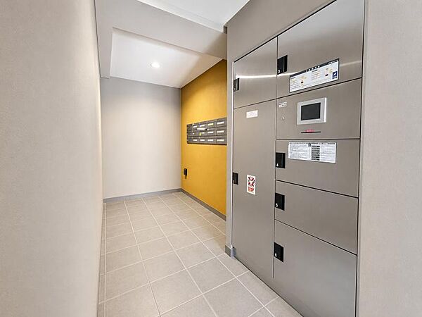 宅配ボックスがあるので留守中でも荷物を受け取ることができ便利です！