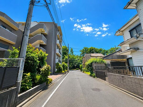 整った街並みが魅力の閑静な住宅街、周辺環境も良好で、安心して暮らせます！