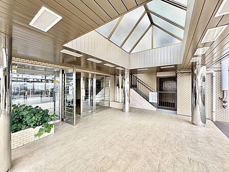 立派なエントランスがあなたの帰りを迎えます!