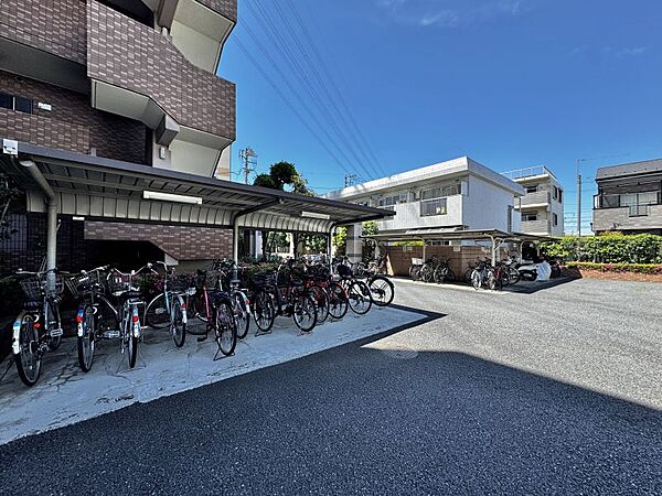 屋根付きの駐輪場です◎