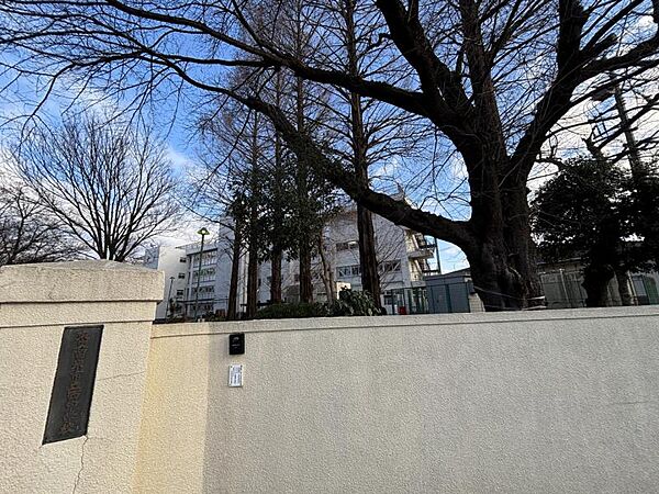 西中学校まで1300ｍ　徒歩約17分●教育目標「賢く・優しく・逞しく」