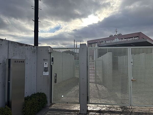 前沢幼稚園まで約695ｍ/徒歩約9分　『2才からの子どもたちが集う思いやりあふれる教育のひろば』を園のテーマとして、未就園児クラス（2歳児）・満3歳児～5歳児クラスがあります。