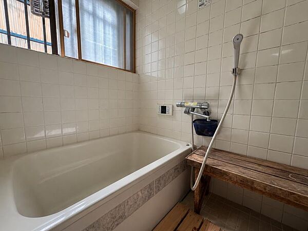 窓があり、換気も心配無い浴室です！