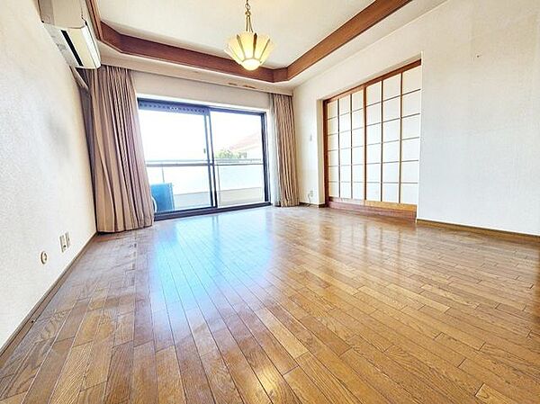 主要採光面が南東向きで、朝から昼の日当たりが良好です。