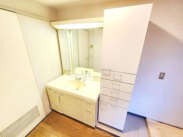 洗濯機置場が室内なので、いつでも好きなタイミングで洗濯できます。