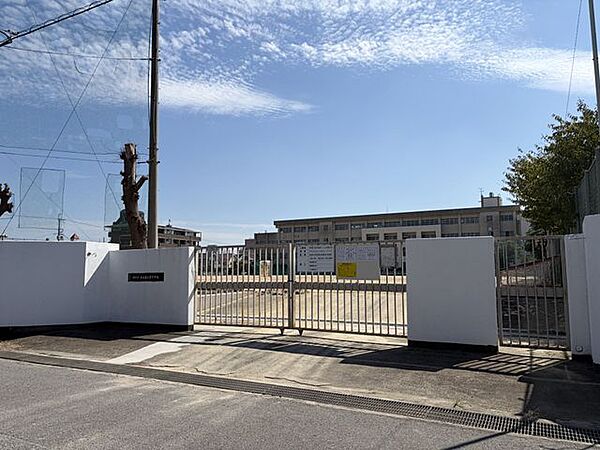 尼崎市立南武庫之荘中学校 徒歩4分。 310m