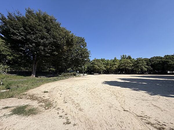 大井戸公園 徒歩7分。 510m