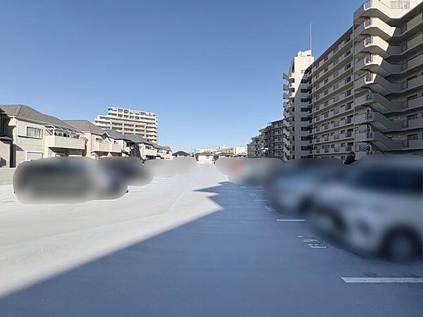 駐車スペースが充実♪敷地内には多くの駐車区画が設けられております。