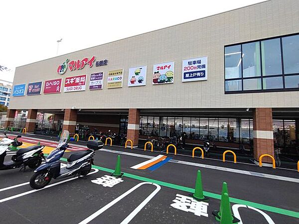 iyouTown長田 ・マルアイ長田店・スギ薬局・ダイソー・セカンドストリート・カーブス・ファッションプラザパシオス・GEOmobaileが入店する複合商業施設 1620m