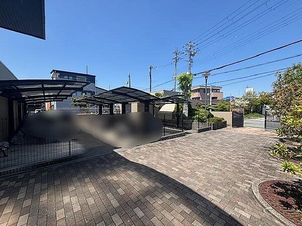 駐輪場管理の行き届いた綺麗な共有スペースです。