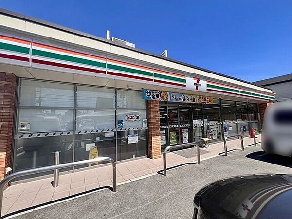 セブンイレブン豊中螢池東町店 約1分。 30m