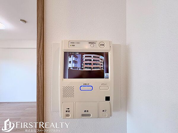 来客が一目でわかるモニター付きインターホン