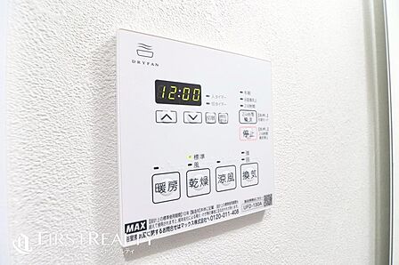 バスルームには浴室乾燥機を完備