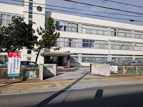 彦根市立城東小学校 1460m