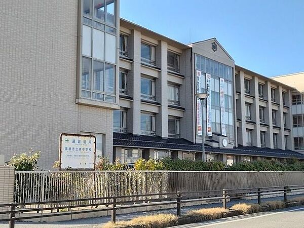 彦根市立東中学校 1460m