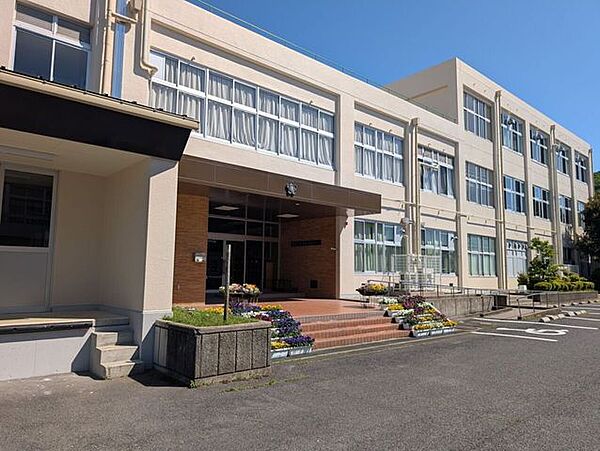 能登川南小学校 650m