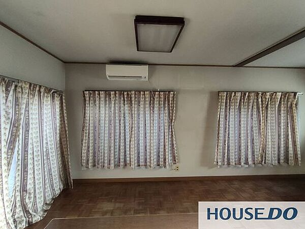 エアコン付きの洋室です。