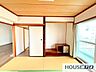 室内：落ち着いた雰囲気の居室です。寛ぎの空間として使えます。