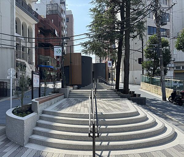 周辺環境（ロクサンひろば　約10m）