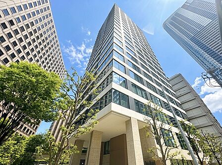 地上23階建18階部分、南西向きの3方向角住戸、免震構造を採用(2026年6月撮影)
