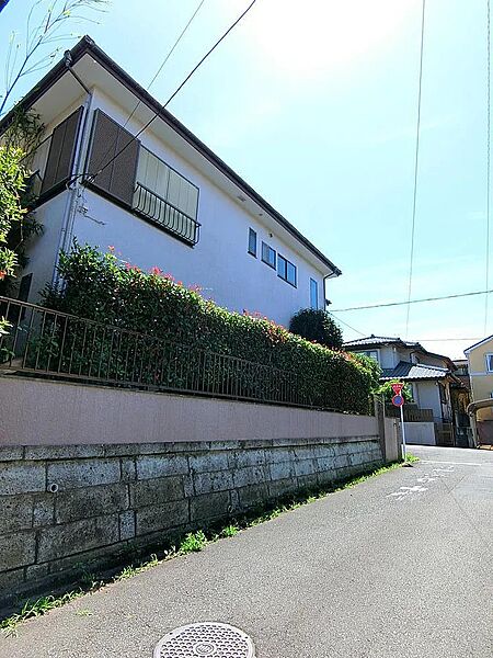 現地北側からの写真です！角地ですので、陽当り風通し良好です！！