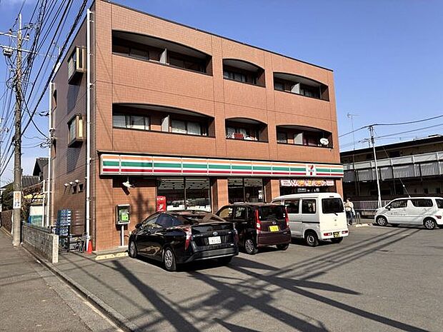 セブンイレブン小平創価高校前店たかの街道に面しているコンビニです。通勤や通学の行き帰りなど生活動線上でも利用しやすく、日常的な買い物にも便利です。 520m