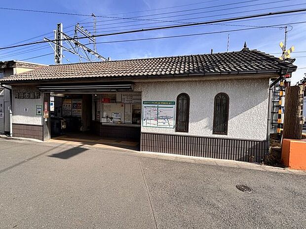 青梅街道駅西武多摩線が通っており通勤通学に利用されています。 820m