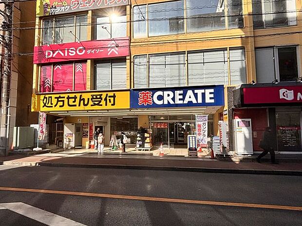 クリエイト調剤薬局一橋学園駅前店学園中央通りに面したドラックストアで、日用品から医薬品などを取りそろえています。また、処方箋も扱っているので通院や受診した後に立ち寄れる場所です。 310m