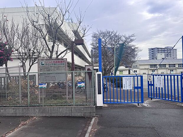 小平市立第7小学校小平市で2番目に生徒数が多い学校で、勉強だけではなく課外活動なども盛んに行っております。 850m