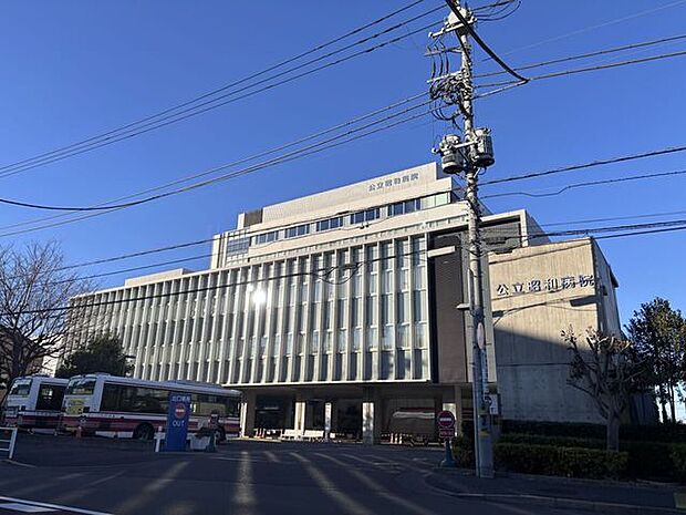 公立昭和病院小平駅と花小金井駅の間にある総合病病院です。バスやコミュニティタクシーなどもありアクセス面もバツグン!地域の健康を支える病院です。 310m