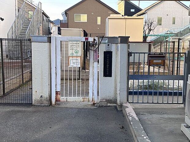 はなこがねい保育園(小平市立花小金井保育園)自分を大切にする子ども、好きなことがある子ども、共に育ちあう子どもをスローガンに毎日すくすくと成長しています。 320m
