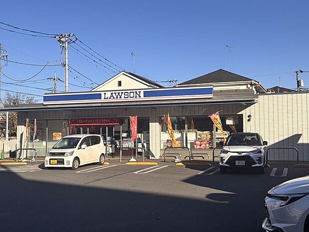 ローソン小平天神町2丁目店ちょっとした買い物や寄り道に便利です。駐車場もありアクセスも良好です。 160m
