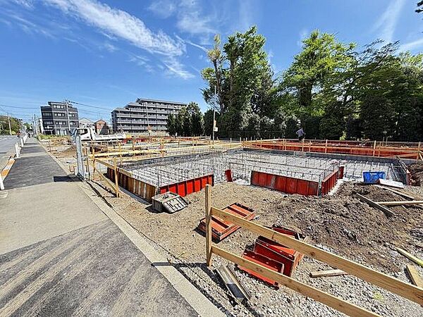 前面から見た現地の様子です。開けた印象があり、気持ちよく暮らせそうです。