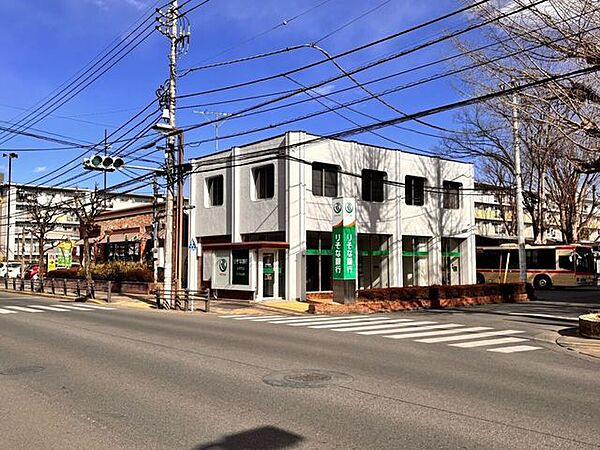 りそな銀行小平東出張所あかしあ通りに面したりそな銀行です。大通りに面しているので自転車、車での銀行手続きに便利です。 440m